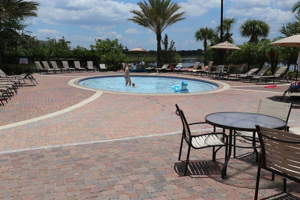 Premium Vista Universal Area Condos レイク・ブエナ・ビスタ エクステリア 写真